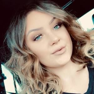 Meet your Posher, Alicia